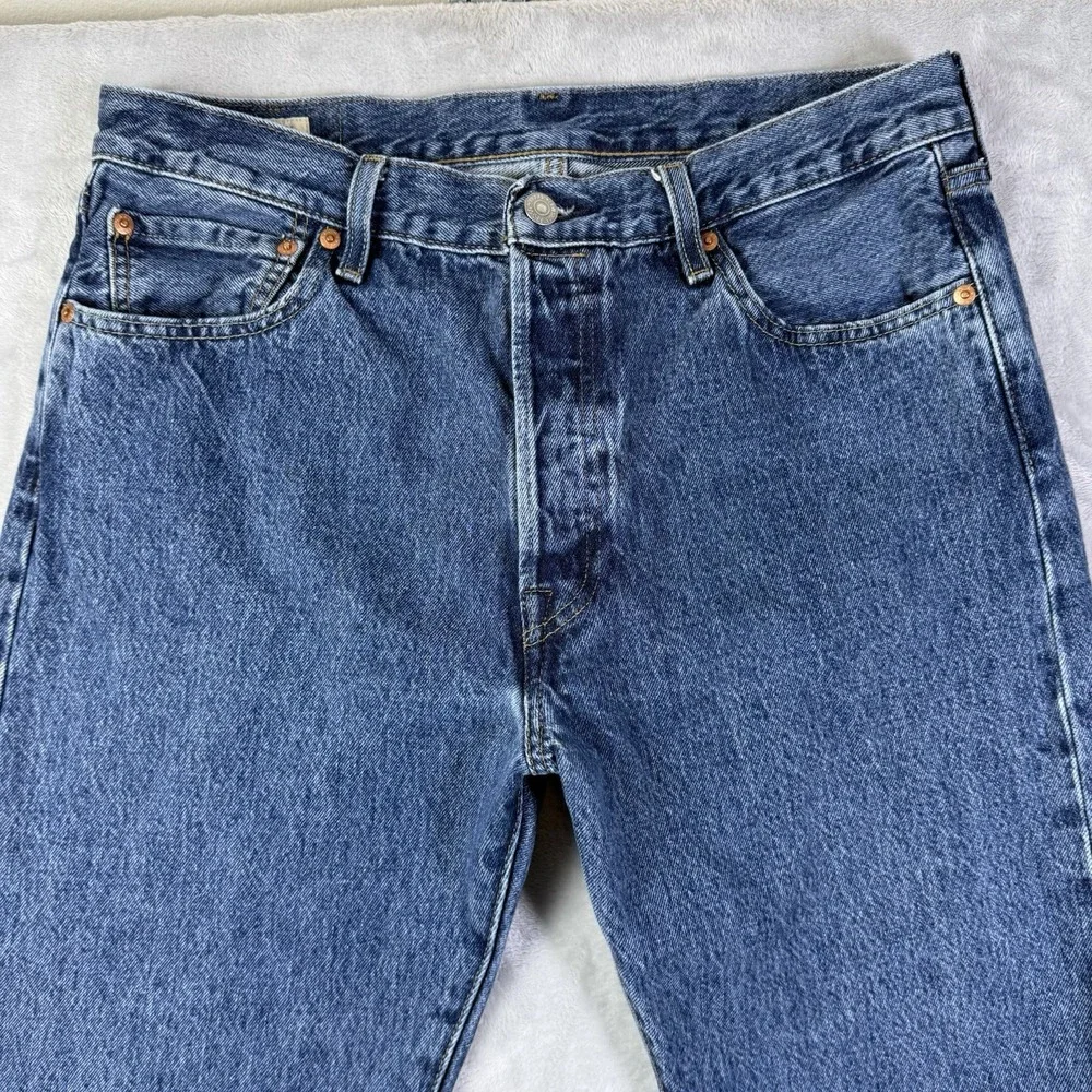 Levi's 501 Medium Wash Jeans Men's 34 x‎ 32 (actually 32x30) Casual Classic Blue